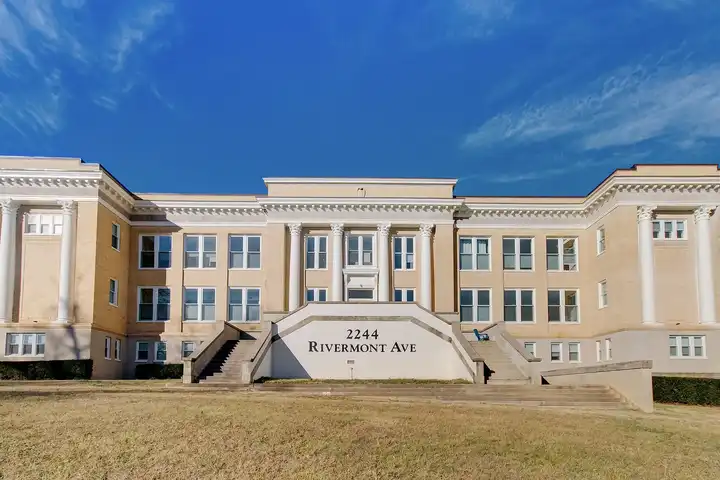Garland Rodes Apartments - 2244 Rivermont Ave - Lynchburg, VA | Rent.