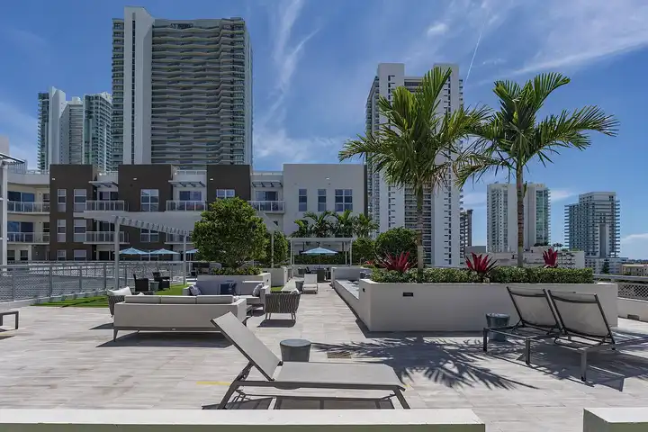 Blu27 at Edgewater - 2701 Biscayne Blvd - Miami, FL | Rent.