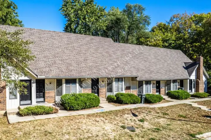 9768 Locust St - Kansas City, MO | Rent.