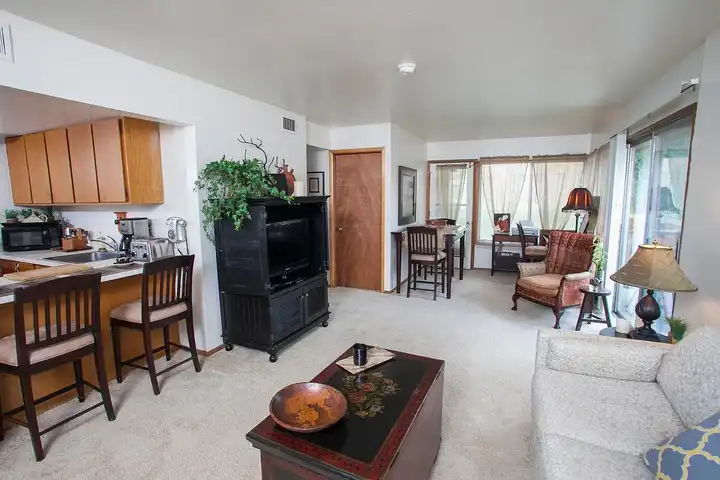 Windpoint Apartments - 4042 N Main St - Racine, WI | Rent.