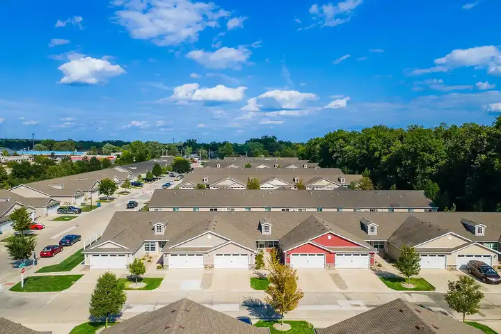 Redwood Fort Wayne Maplecrest Road - 5450 Kinzie Ct - Fort Wayne, IN ...
