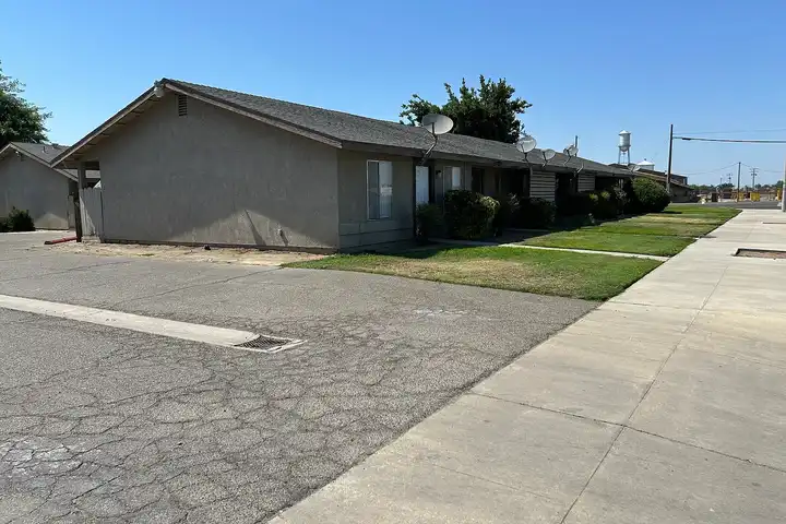 Prosperity Manor - 1255 N H St - Tulare, CA | Rent.