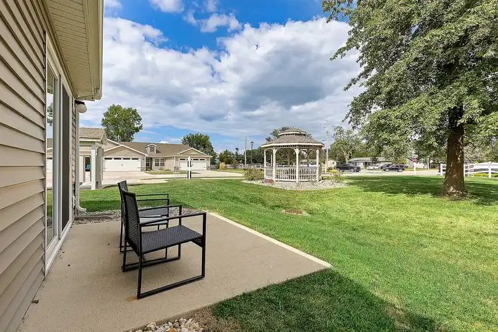 Redwood Fort Wayne Maplecrest Road - 5450 Kinzie Ct - Fort Wayne, IN ...