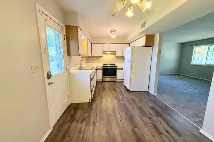 1122 West Ave unit Upper - Normal, IL | Rent.