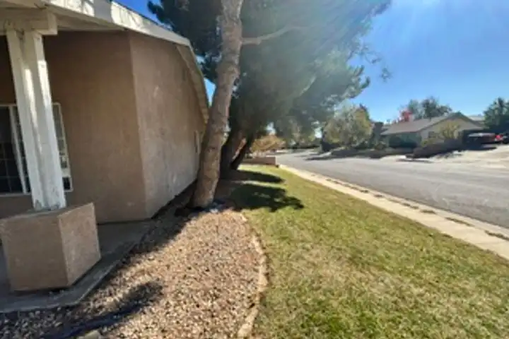 818 Elm St - Tehachapi, CA | Rent.