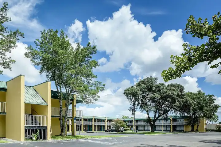Stayable Jacksonville West - 910 Suemac Rd - Jacksonville, FL | Rent.