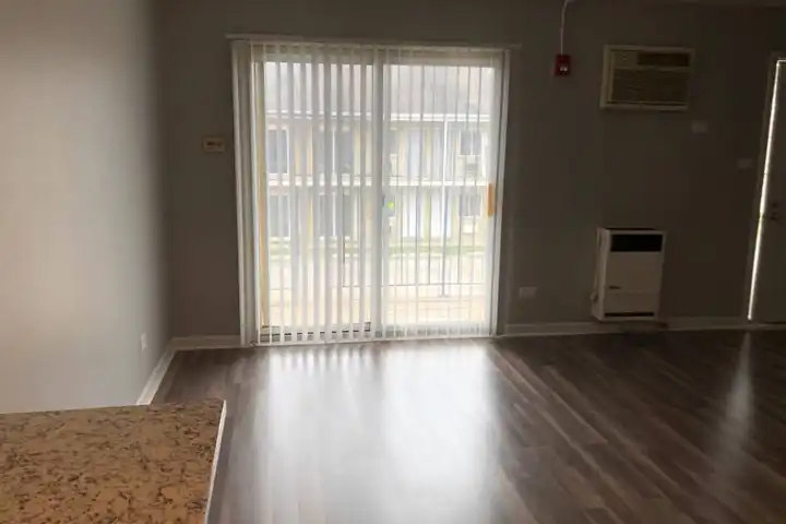 3333 Commercial Ave unit 3333-13 - Chicago Heights, IL | Rent.