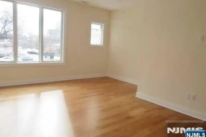 2191 Edwin Ave #B - Fort Lee, NJ | Rent.