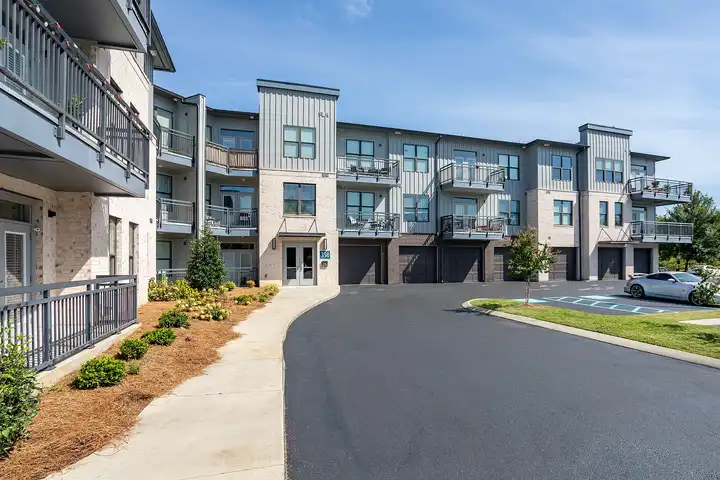 One Riverside Apartments - 950 Riverside Dr - Chattanooga, TN | Rent.