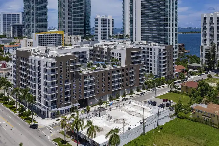 Blu27 at Edgewater - 2701 Biscayne Blvd - Miami, FL | Rent.
