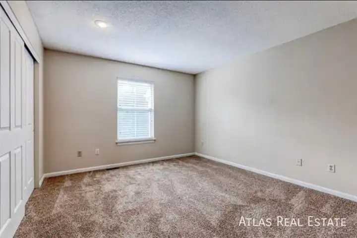 9241 Loiret Blvd - Lenexa, KS | Rent.