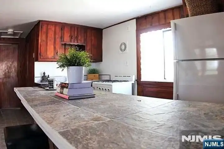 994-996 E 28th St - Paterson, NJ | Rent.