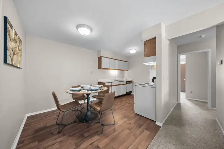 Lakeside Village Apartments - 15770 Lakeside Village Dr - Clinton ...