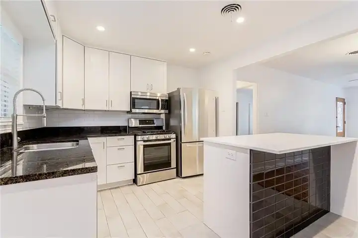1010 Arcadia Ave - Austin, TX | Rent.