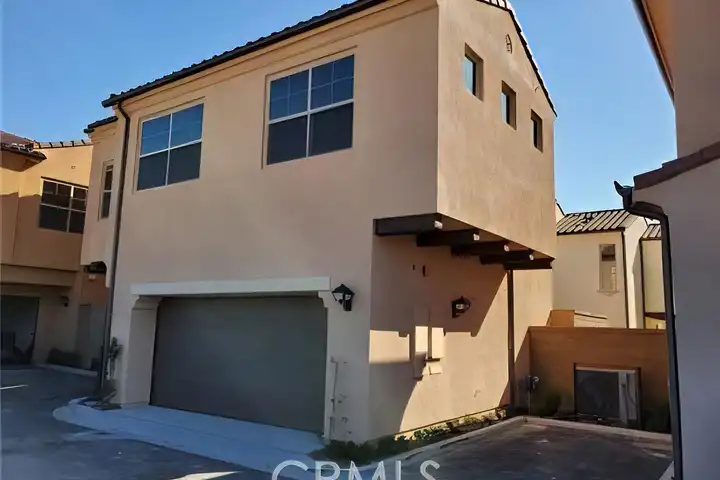 126 Messenger - Irvine, CA | Rent.