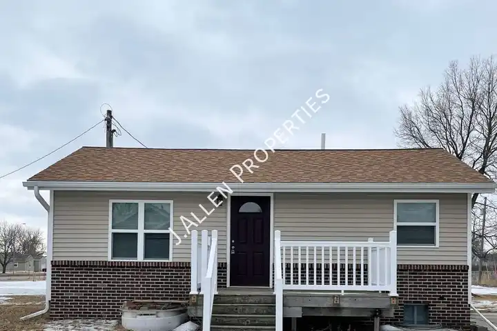 105 W Park Ave - Norfolk, NE | Rent.
