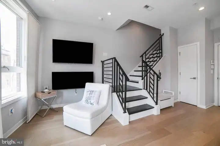 345 N Front St #B - Philadelphia, PA | Rent.