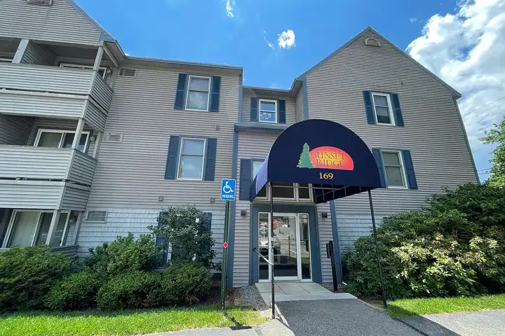 Sunset Ridge Apartments - 80 Eastern Ave - Manchester, NH | Rent.