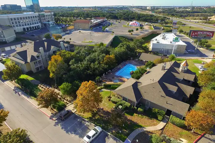 The Ravinia - 19500 US Highway 281 N - San Antonio, TX | Rent.