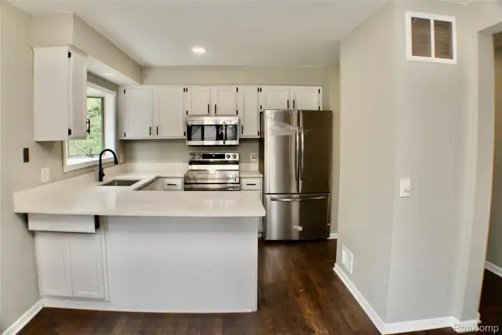 1483 Colony Dr - Rochester Hills, MI | Rent.