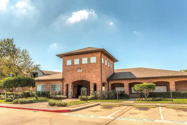 Sutter Ranch - 10445 Greens Crossing Blvd - Houston, TX | Rent.