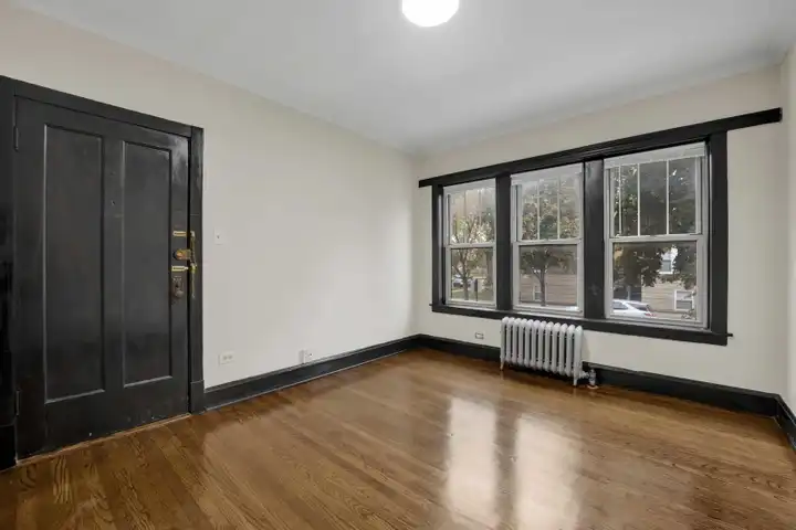 4744 W Roscoe St unit 1 - Chicago, IL | Rent.
