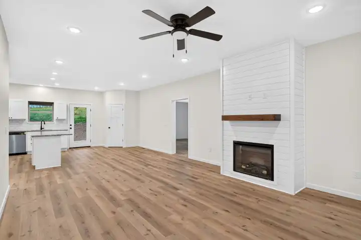 1185 Hunter Ln - Ash Grove, MO | Rent.