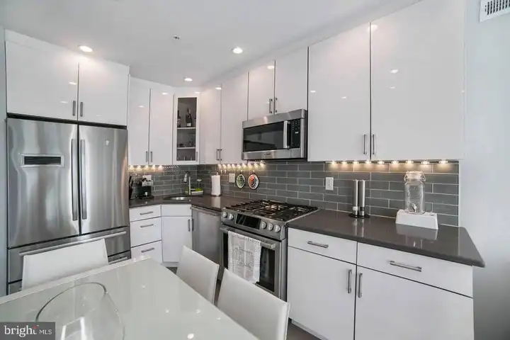 345 N Front St #B - Philadelphia, PA | Rent.