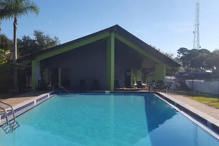 Oak Ridge Apartments - 13333 Ridge Rd - Largo, FL | Rent.