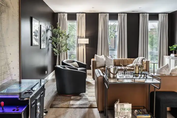 1124 W Addison St - Chicago, IL | Rent.