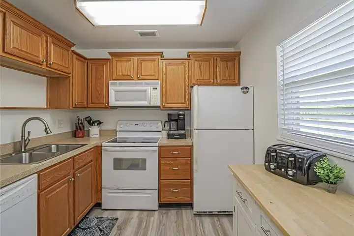 73 Royal Oak Ct #206 - Vero Beach, FL | Rent.