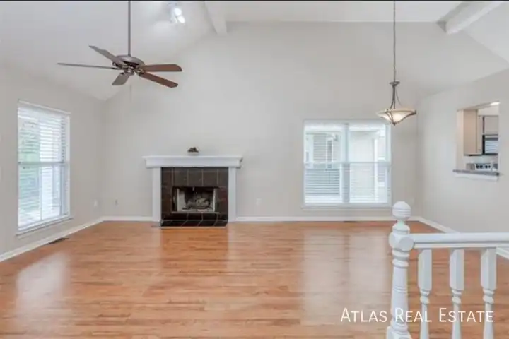 9241 Loiret Blvd - Lenexa, KS | Rent.