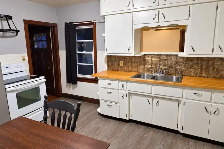 1704 Marshall St - Manitowoc, WI | Rent.