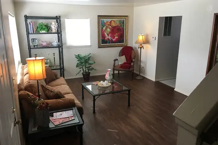Falcon Way Townhomes - 909 N Maplewood Dr - Rantoul, IL | Rent.