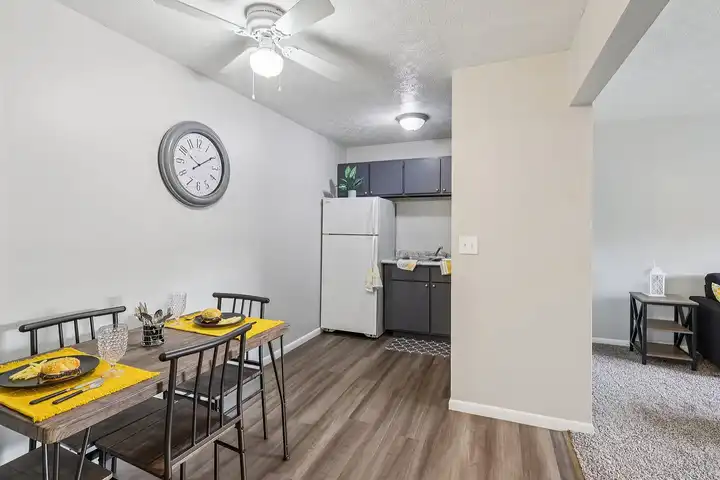 Cedarwood Court - 1225 North Rd - Niles, OH | Rent.