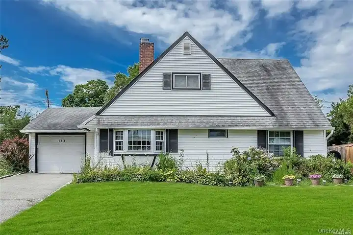 164 Blueberry Ln - Hicksville, NY | Rent.