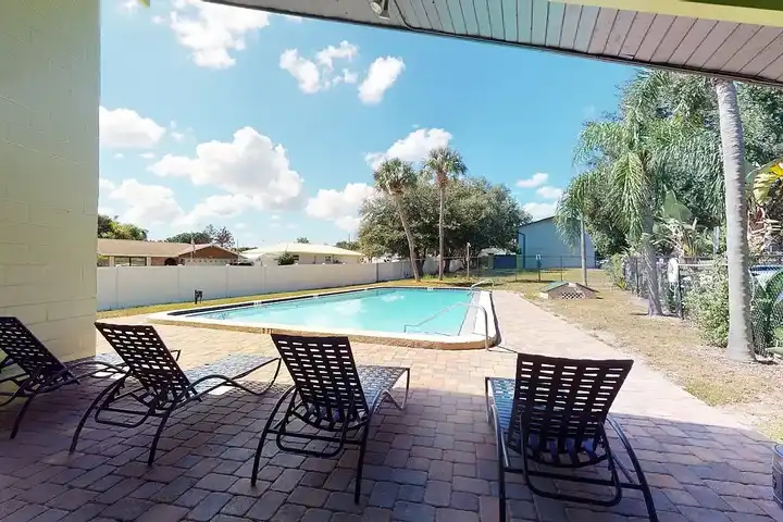 Oak Ridge Apartments - 13333 Ridge Rd - Largo, FL | Rent.