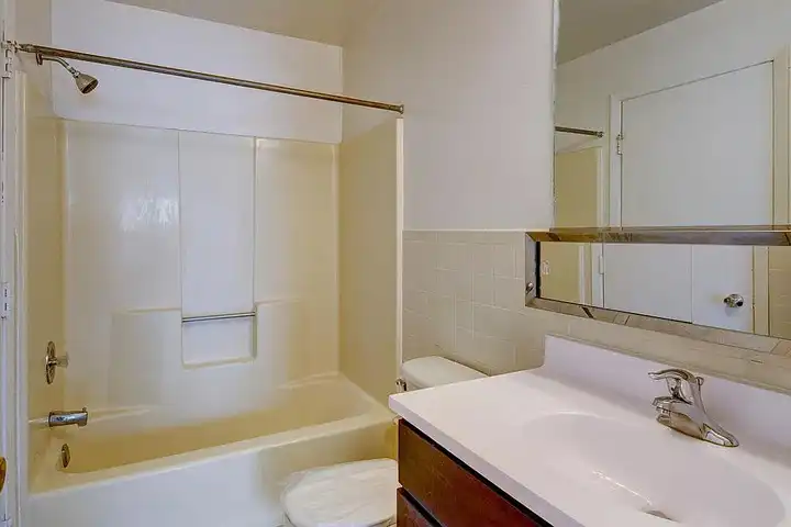 Oxford Arms - 2100 Hana Rd - Edison, NJ | Rent.