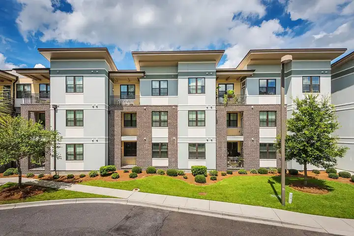 Centre Pointe Apartments - 4986 Wetland Crossing Rd - North Charleston ...