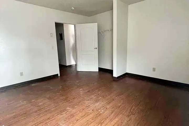 North Point Commons - 2929 N Summit St - Toledo, OH | Rent.