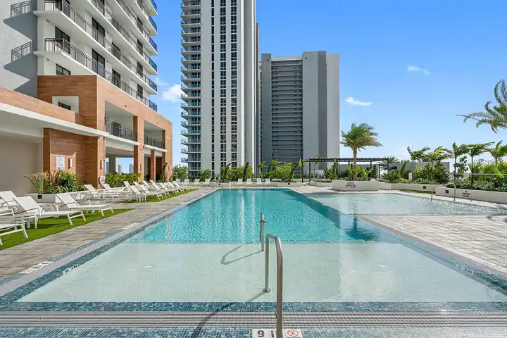Soleste NoMi Beach - 16395 Biscayne Blvd - Aventura, FL | Rent.