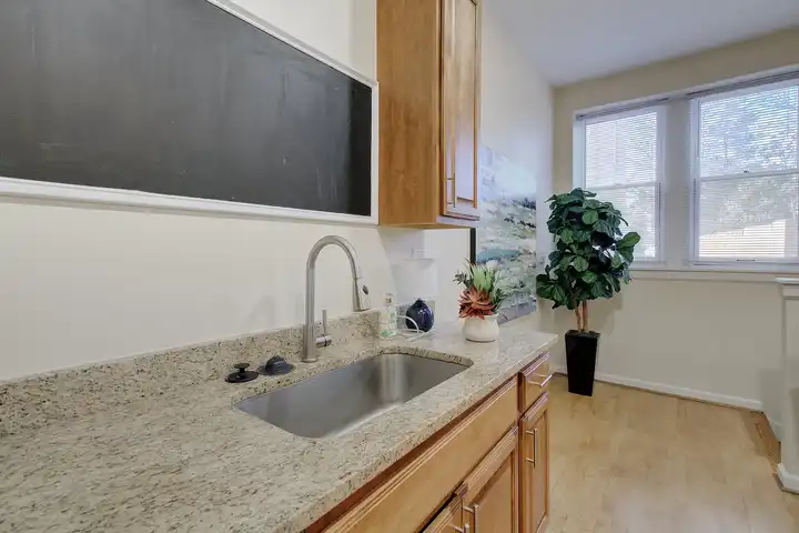 Garland Rodes Apartments - 2244 Rivermont Ave - Lynchburg, VA | Rent.