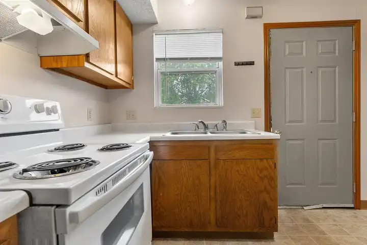 Northgate Apartments - 652 Northgate Cir - Rochester, IN | Rent.