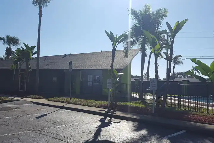 Oak Ridge Apartments - 13333 Ridge Rd - Largo, FL | Rent.