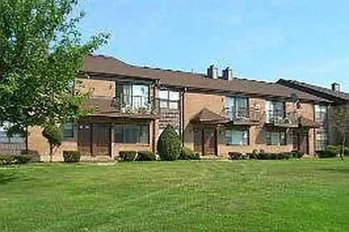 Brooklawn Gardens Parlin Apartments - 1617 Solook Dr - Parlin, NJ | Rent.