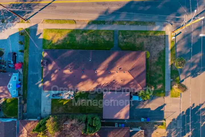 1410 W Pioneer Ave - 1410 W Pioneer Ave unit 1 - Puyallup, WA | Rent.