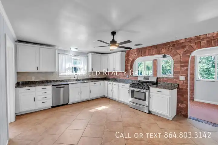 112 W Faris Rd - Greenville, SC | Rent.