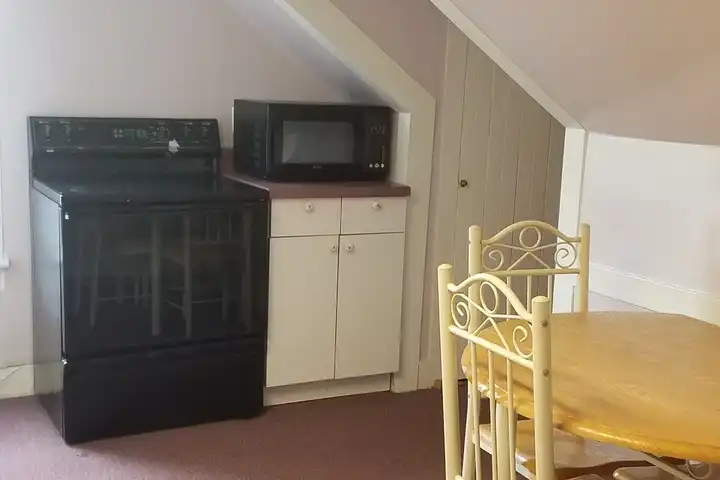 12 Davis Ave unit 2 - Northfield, VT | Rent.