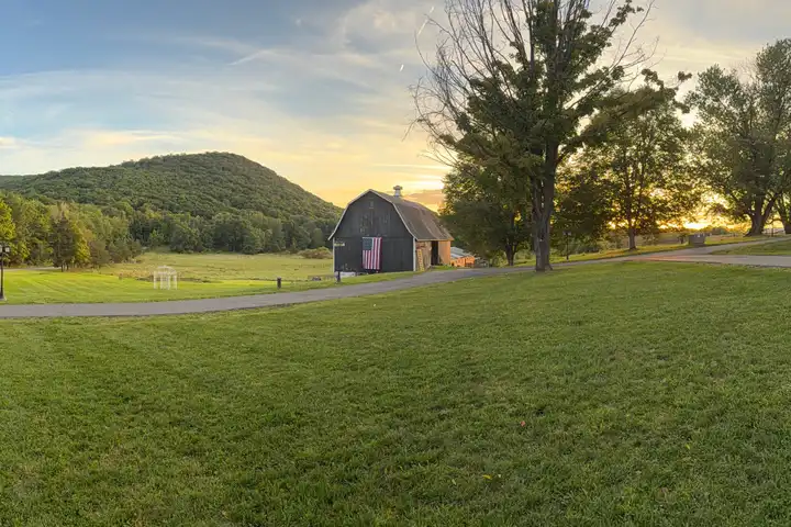 287 Woodcock Mountain Rd unit Cottage - Salisbury Mills, NY | Rent.