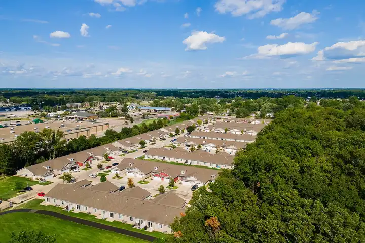 Redwood Fort Wayne Maplecrest Road - 5450 Kinzie Ct - Fort Wayne, IN ...